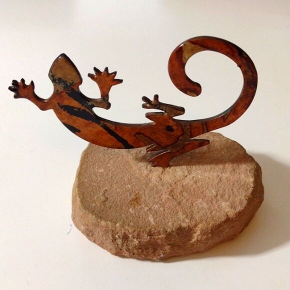 Chameleon Lizard Multicoloured Ornament Mounted on a Sandstone Block Boho - Picture 3 of 6
